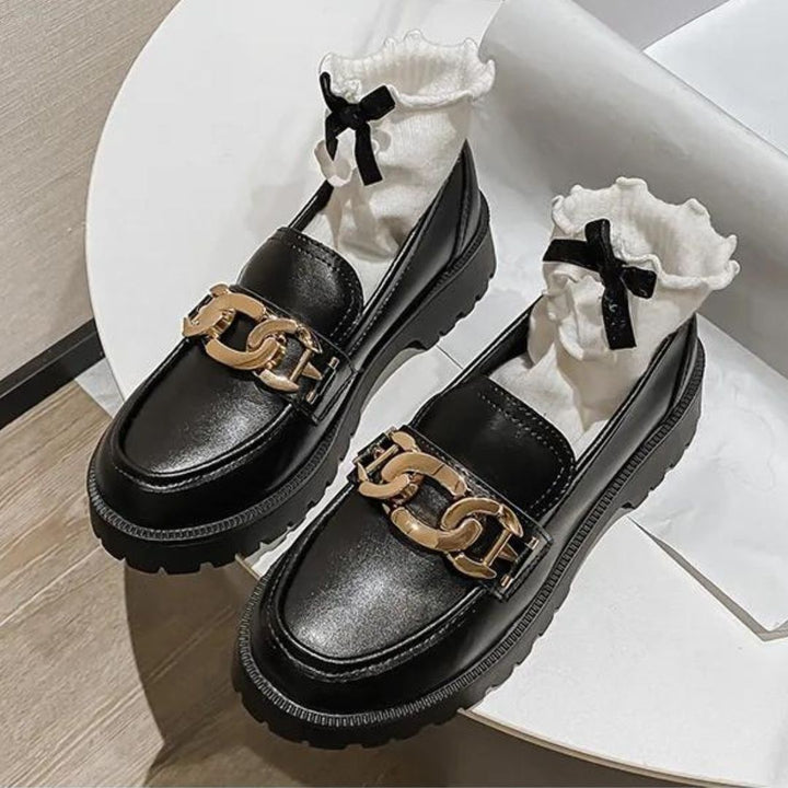 Chenalva | Classic Loafer met Kettingdetail