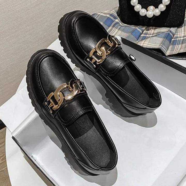 Chenalva | Classic Loafer met Kettingdetail