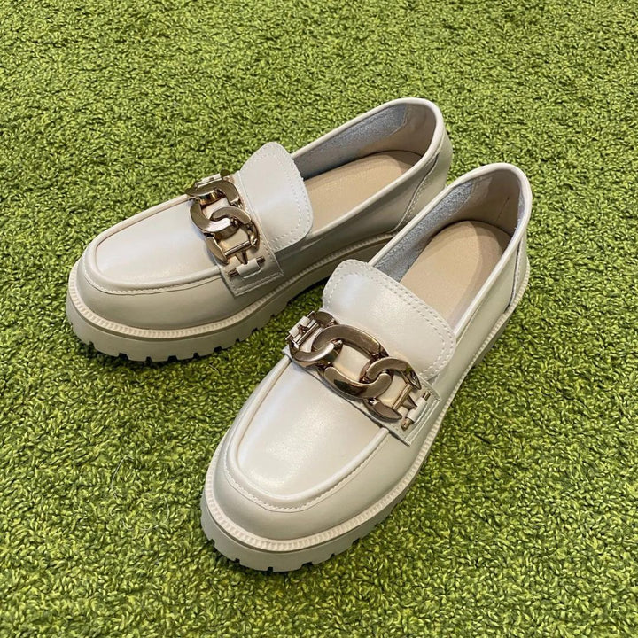 Chenalva | Classic Loafer met Kettingdetail