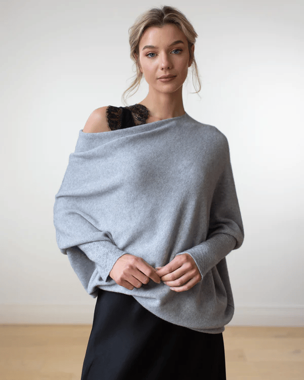 Calvina Clere | Comfy Sweater met Elegante Schouderbies