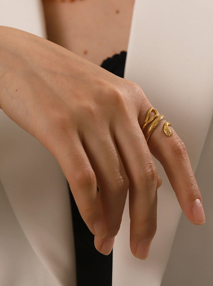 CALORA_ 18K Gouden Geplateerde RVS Slang Ontwerp Ring