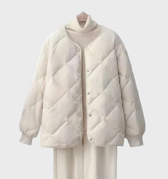 CALORA_ Adah | Warm gewatteerd pufferjack met V-hals en knoopsluiting