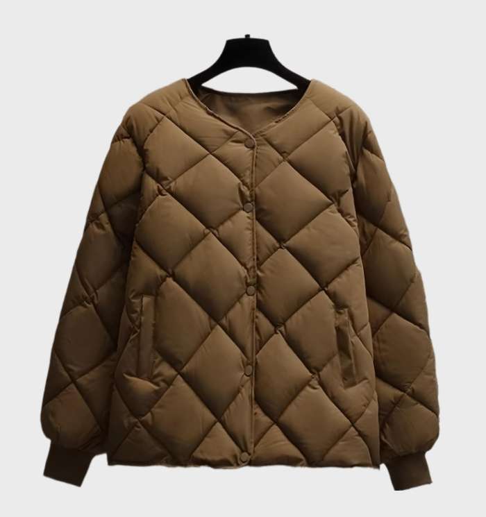 CALORA_ Adah | Warm gewatteerd pufferjack met V-hals en knoopsluiting