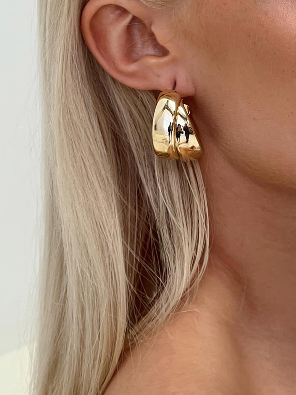 CALORA_ Alani | Chunky dubbele Gouden Hoepel Oorbellen