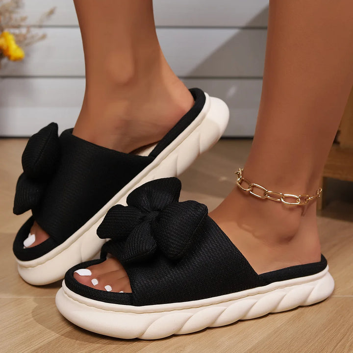 CALORA_ Amory | Chique Dikke Zool en Anti-Slip Slippers met strik