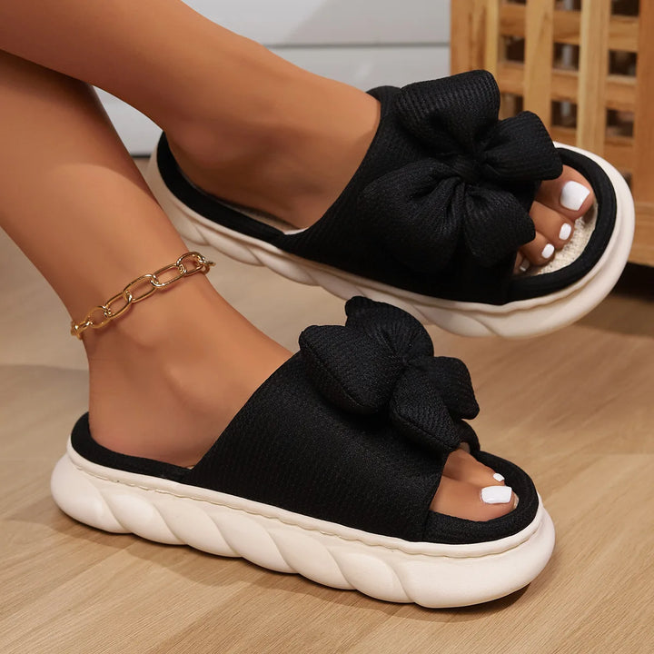 CALORA_ Amory | Chique Dikke Zool en Anti-Slip Slippers met strik