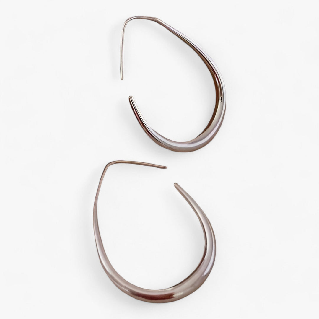 CALORA_ Arista Ovale Hoepeloorbellen | Zilveren Elegantie