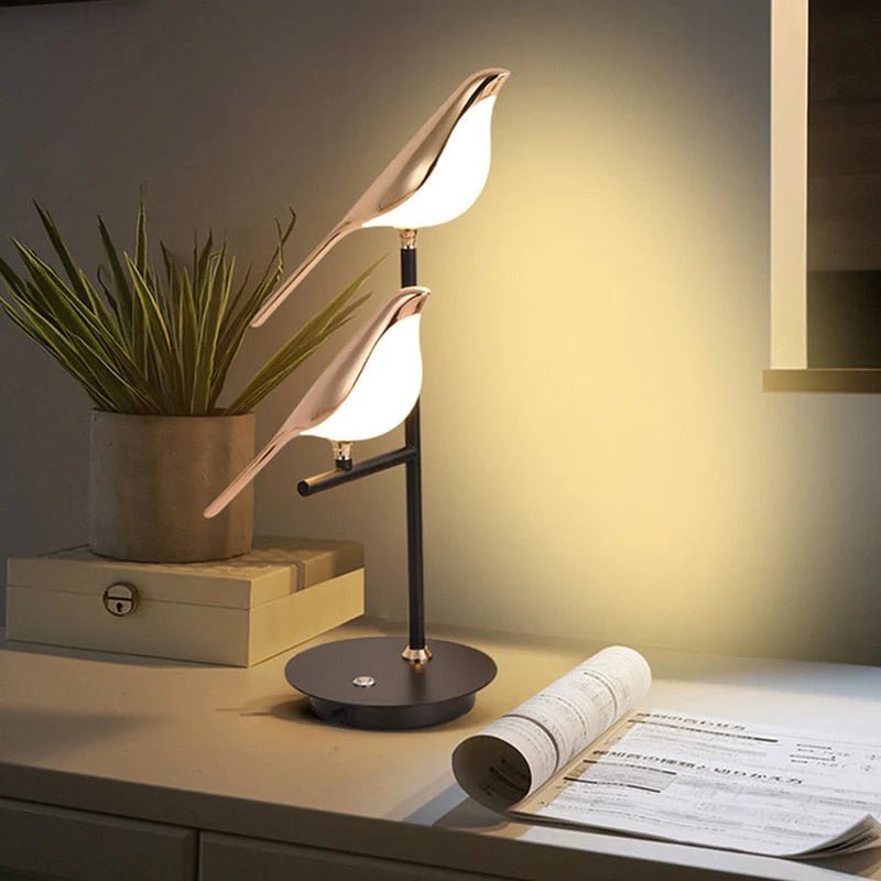 CALORA_ Artelune | Post-Modern LED Tafellamp met Galvanized Gouden Vogel