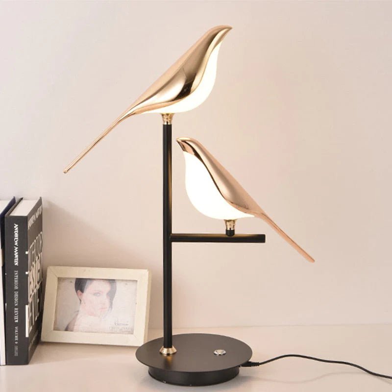 CALORA_ Artelune | Post-Modern LED Tafellamp met Galvanized Gouden Vogel