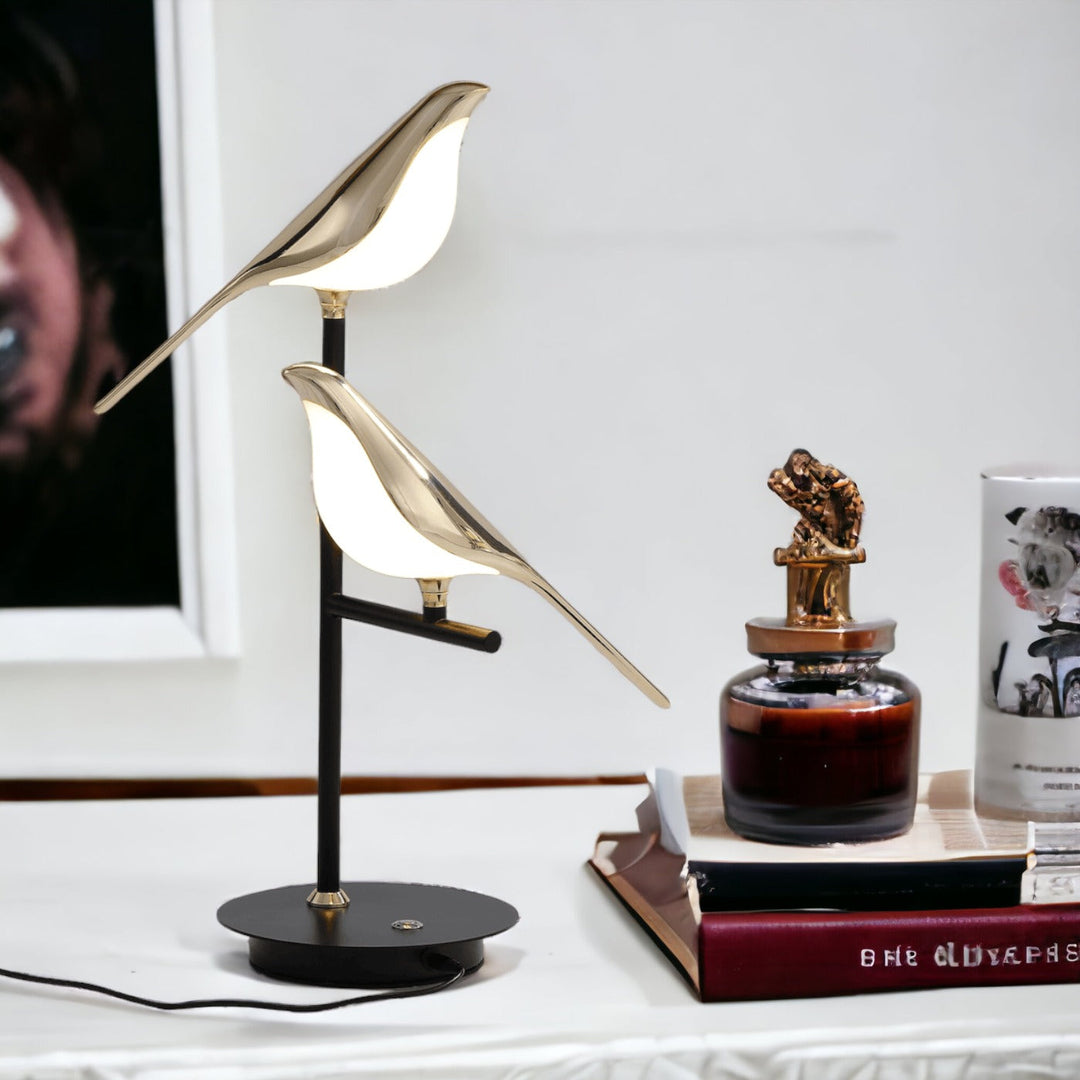 CALORA_ Artelune | Post-Modern LED Tafellamp met Galvanized Gouden Vogel