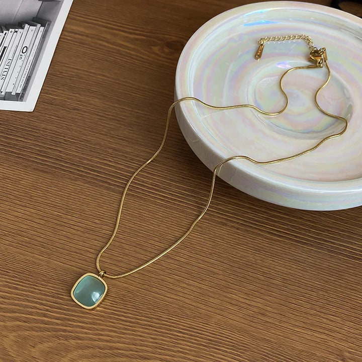 CALORA_ Chiara | Chique Ketting met Groene Steen