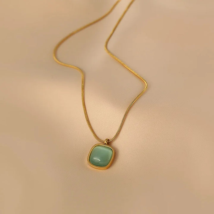 CALORA_ Chiara | Chique Ketting met Groene Steen