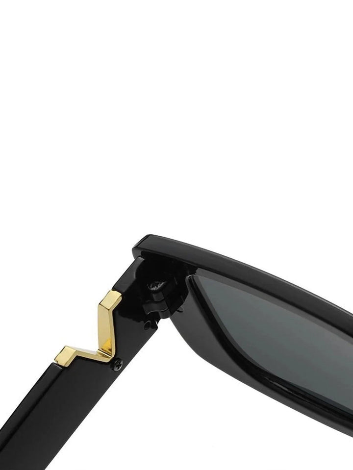 CALORA_ Chique Violette Zonnebril met Gouden Accenten voor Tijdloze Elegantie