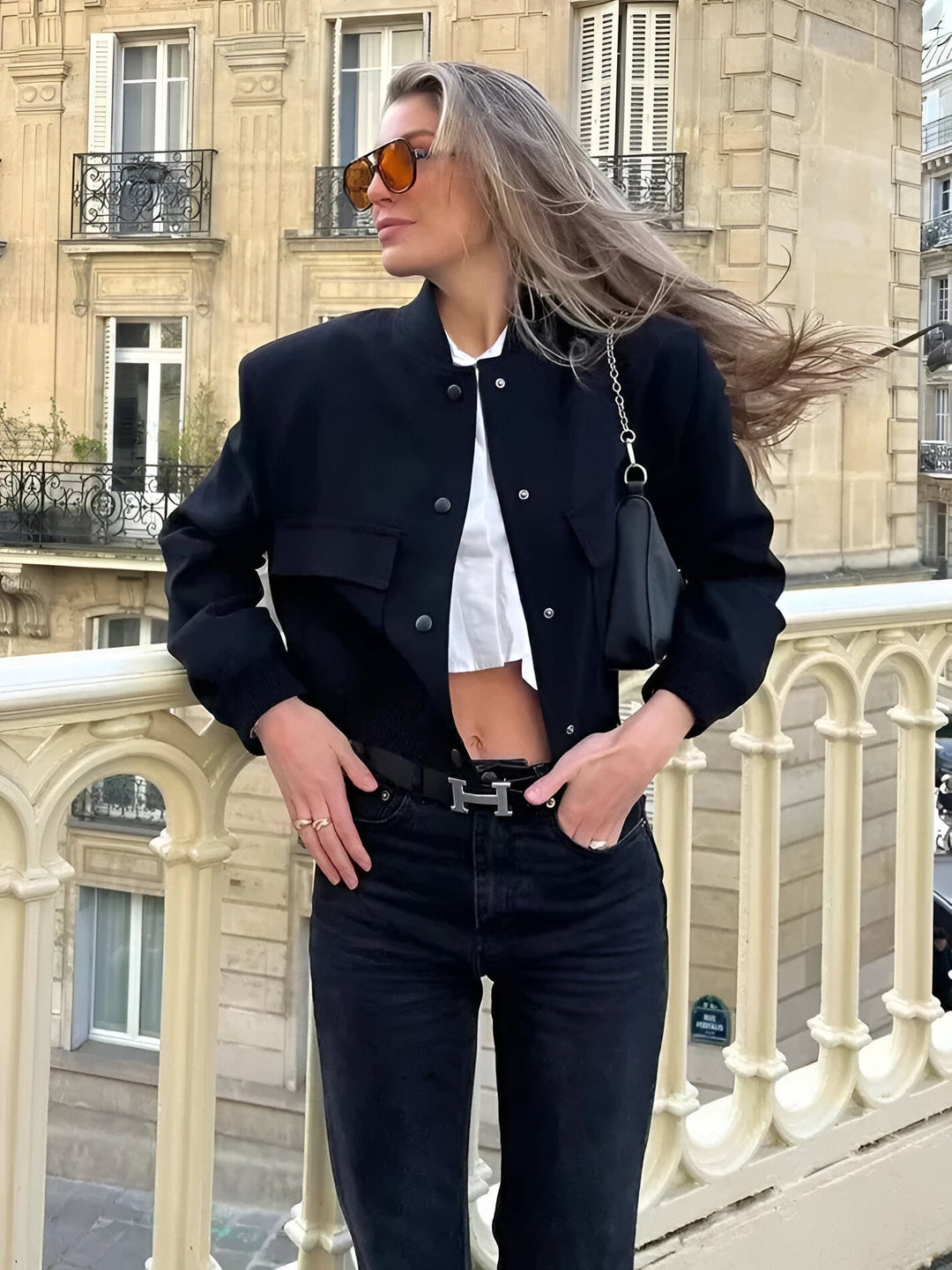 CALORA_ Dames Cropped Varsity Jacket met Knopen en Geribde Kraag
