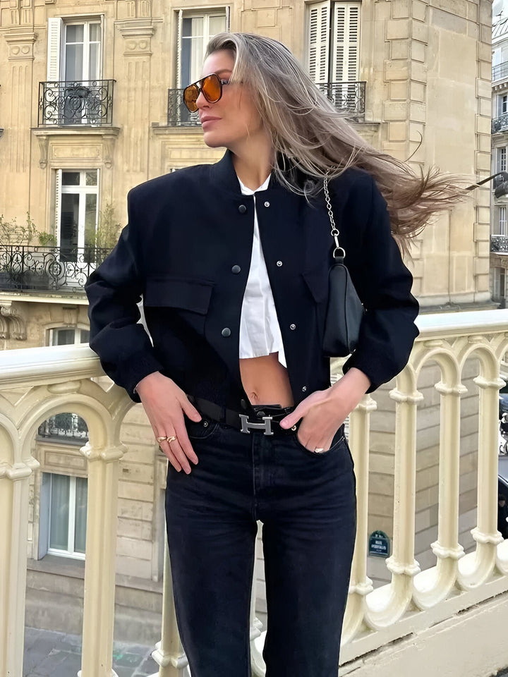 CALORA_ Dames Cropped Varsity Jacket met Knopen en Geribde Kraag