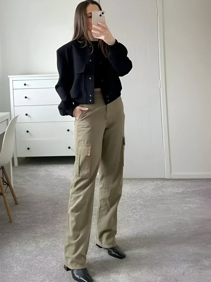 CALORA_ Dames Cropped Varsity Jacket met Knopen en Geribde Kraag