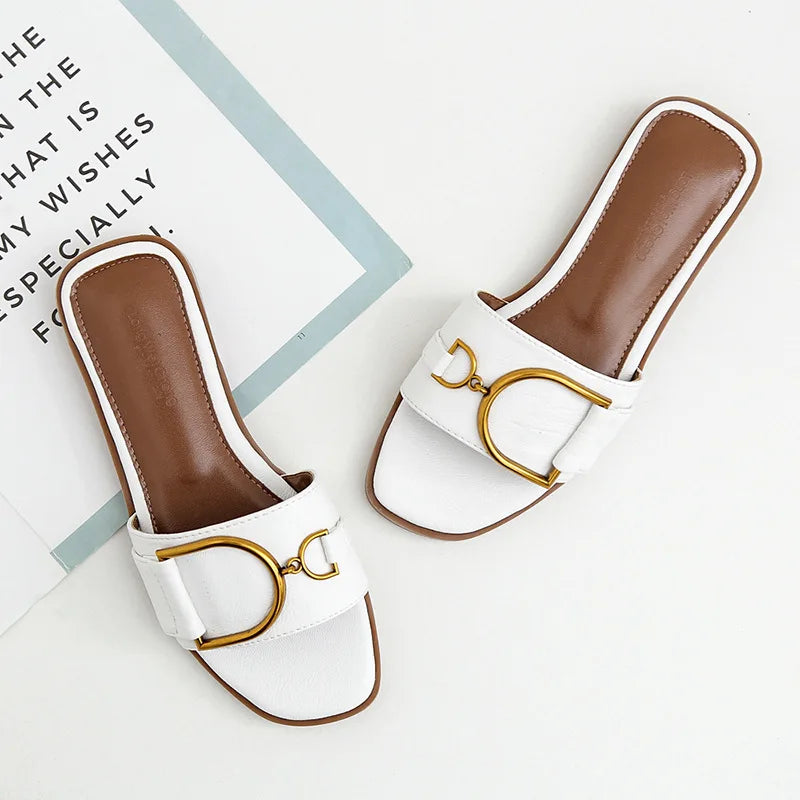 CALORA_ Dames Slip-On Sandalen met Vierkante Neus en Metallic Accenten
