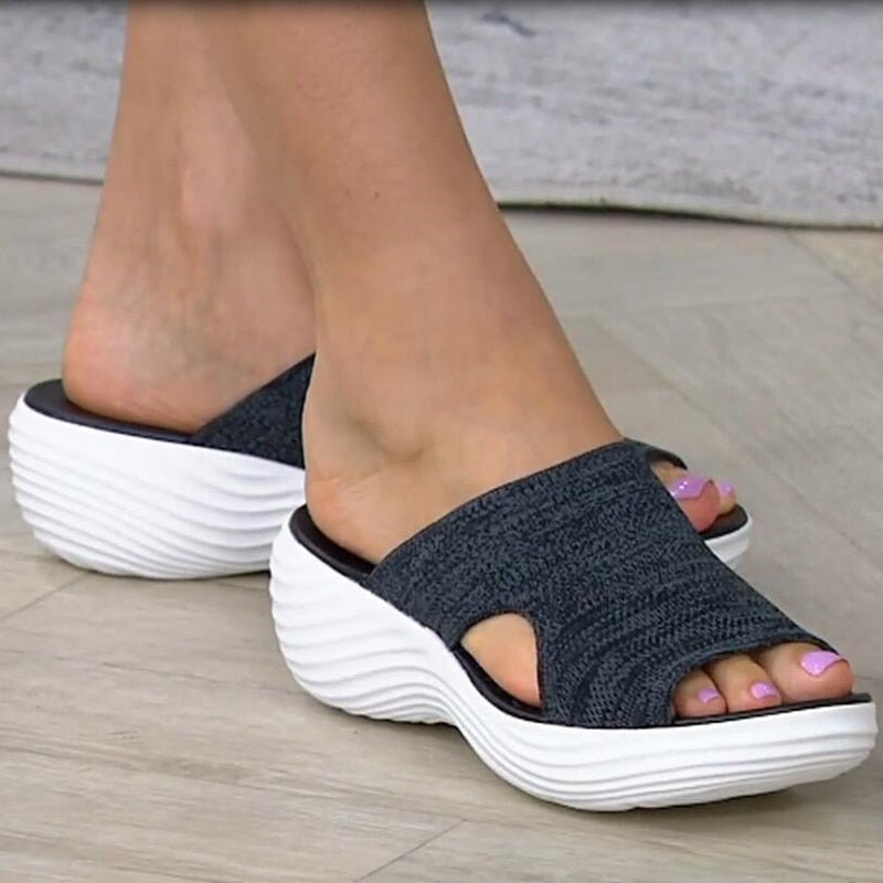 CALORA_ Dames Slip-On Sandalen met Zachte Brei Bovenkant en Open Neus