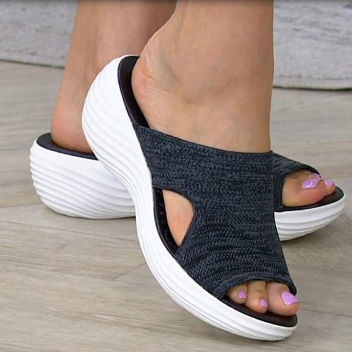 CALORA_ Dames Slip-On Sandalen met Zachte Brei Bovenkant en Open Neus