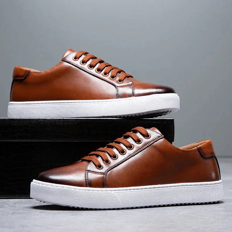 CALORA_ Leren Sneakers met Gepolijste Afwerking en Comfortabele Zool