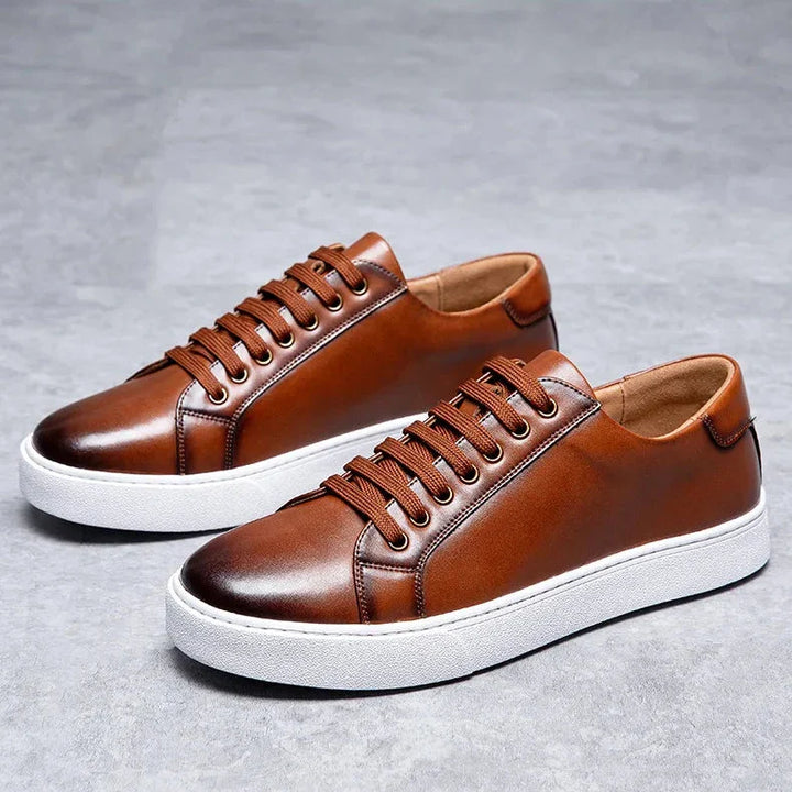 CALORA_ Leren Sneakers met Gepolijste Afwerking en Comfortabele Zool