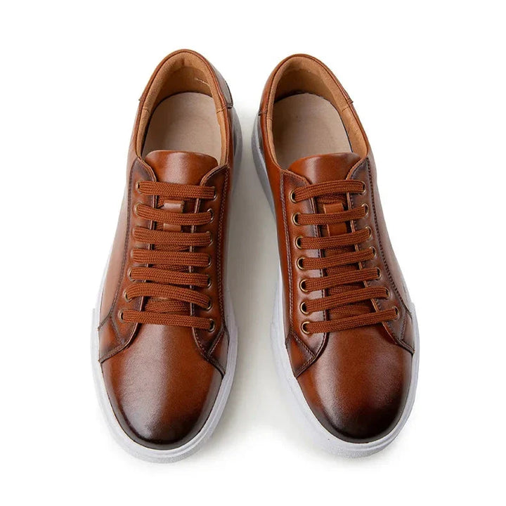 CALORA_ Leren Sneakers met Gepolijste Afwerking en Comfortabele Zool