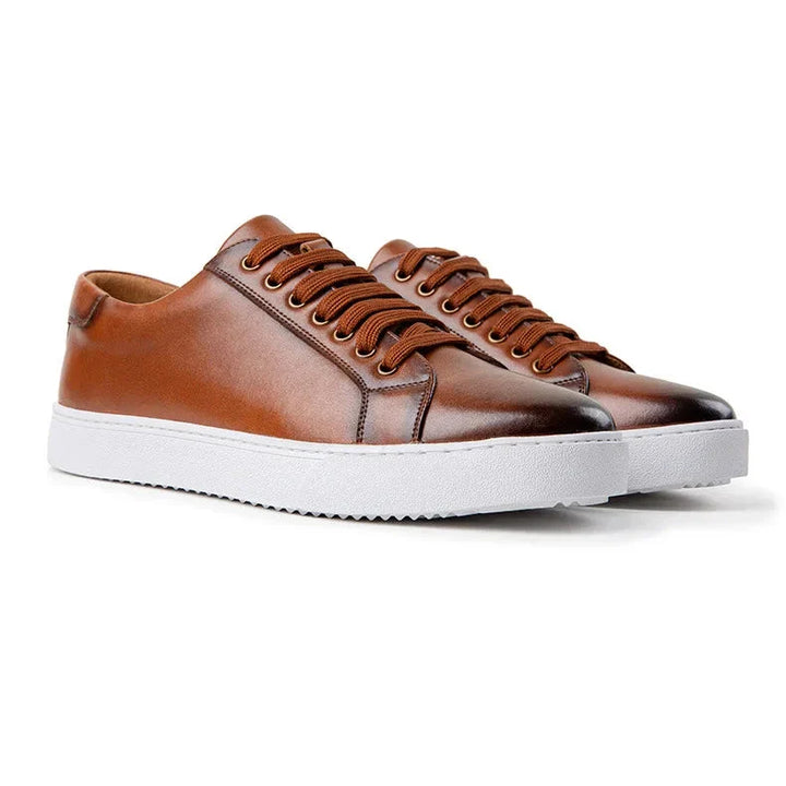 CALORA_ Leren Sneakers met Gepolijste Afwerking en Comfortabele Zool