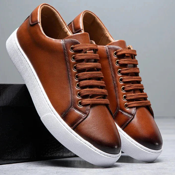 CALORA_ Leren Sneakers met Gepolijste Afwerking en Comfortabele Zool