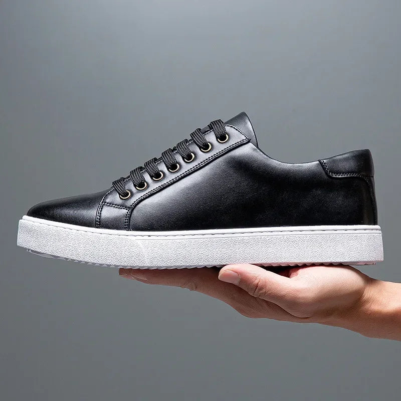 CALORA_ Leren Sneakers met Gepolijste Afwerking en Comfortabele Zool
