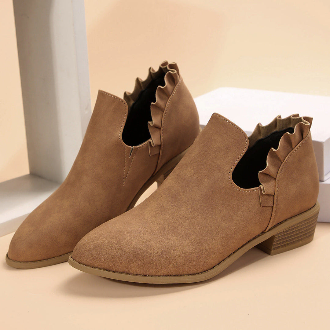 CALORA_ Elegante Dames Enkellaarsjes met Puntige Neus en Chunky Hak in Suède