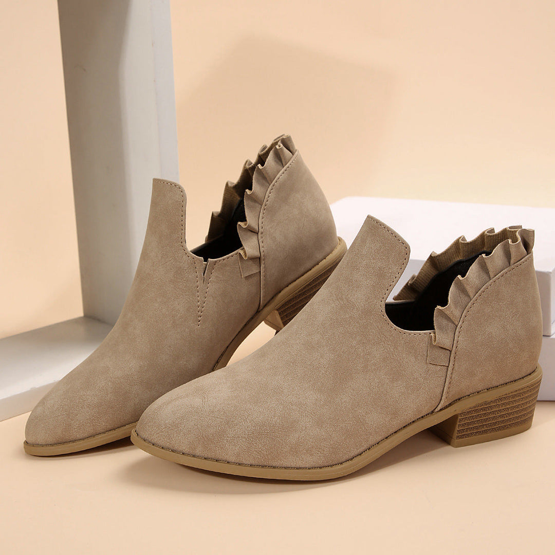 CALORA_ Elegante Dames Enkellaarsjes met Puntige Neus en Chunky Hak in Suède