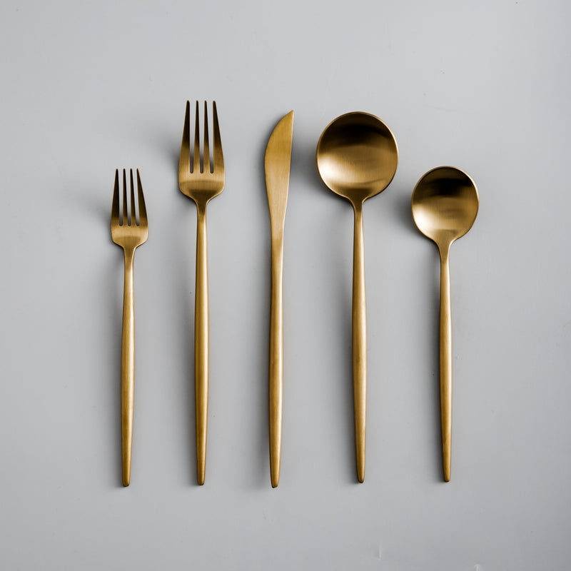 CALORA_ Elegante Gouden Minimalistische Bestekset