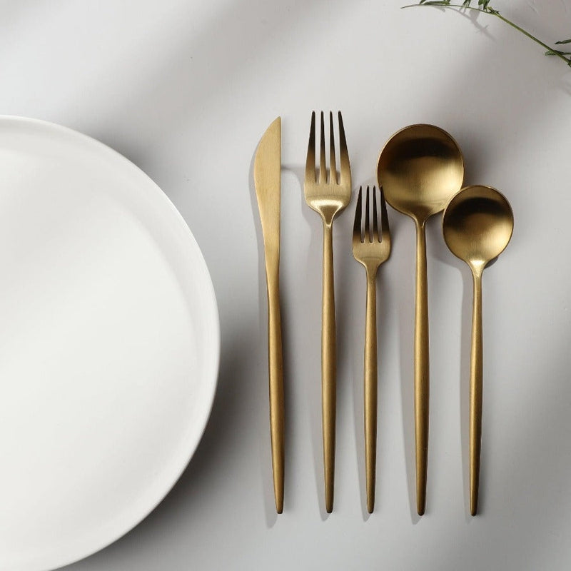 CALORA_ Elegante Gouden Minimalistische Bestekset