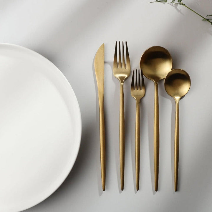 CALORA_ Elegante Gouden Minimalistische Bestekset