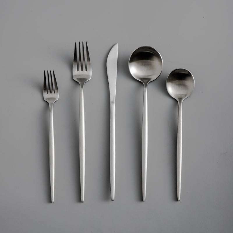 CALORA_ Elegante Gouden Minimalistische Bestekset
