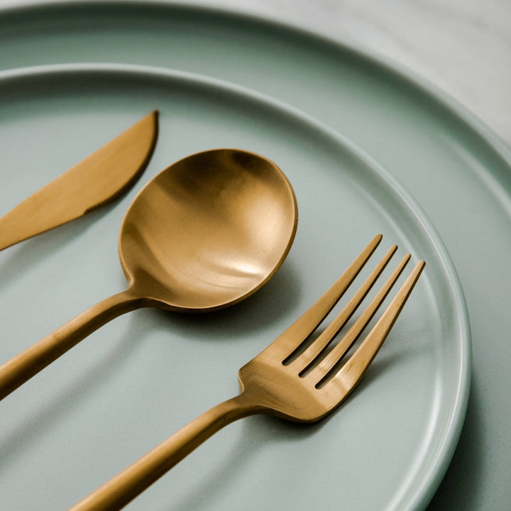 CALORA_ Elegante Gouden Minimalistische Bestekset