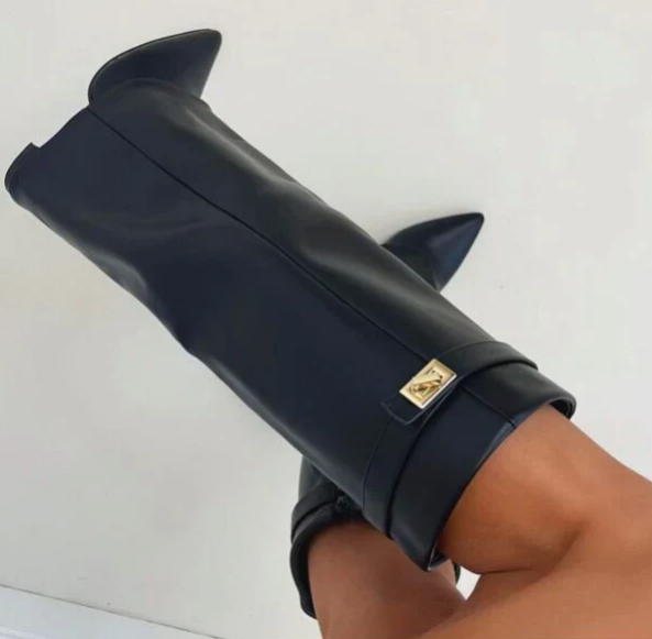 CALORA_ Elegante Hoge Laarzen Met Flap En Blokhak Van Leder