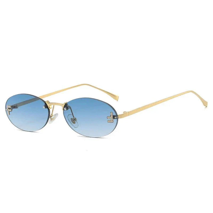 CALORA_ Elegante Ovale Zonnebril met Gouden Accenten en Subtiele Steentjes