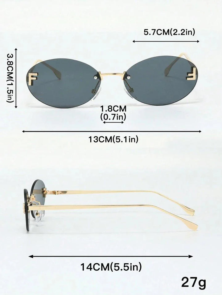 CALORA_ Elegante Ovale Zonnebril met Gouden Accenten en Subtiele Steentjes