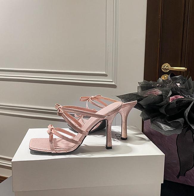 CALORA_ Elegante Strappy Sandalen met Strik en Hoge Hakken