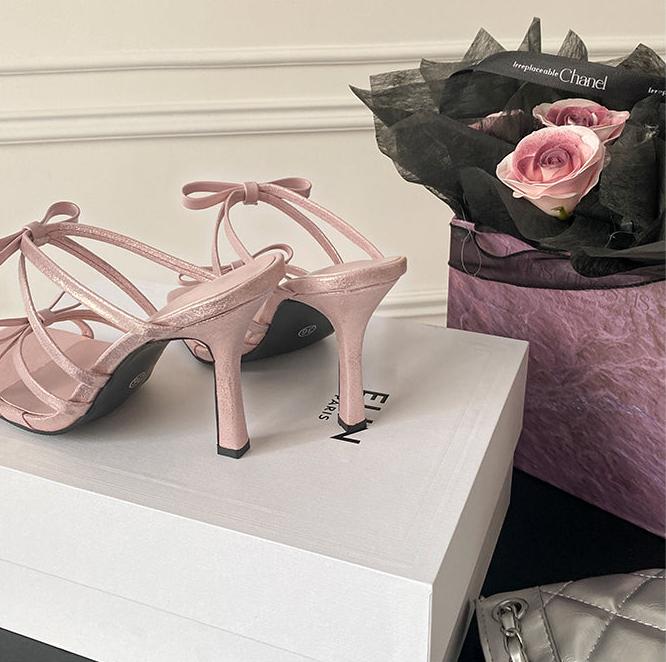 CALORA_ Elegante Strappy Sandalen met Strik en Hoge Hakken