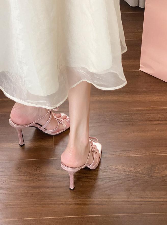 CALORA_ Elegante Strappy Sandalen met Strik en Hoge Hakken