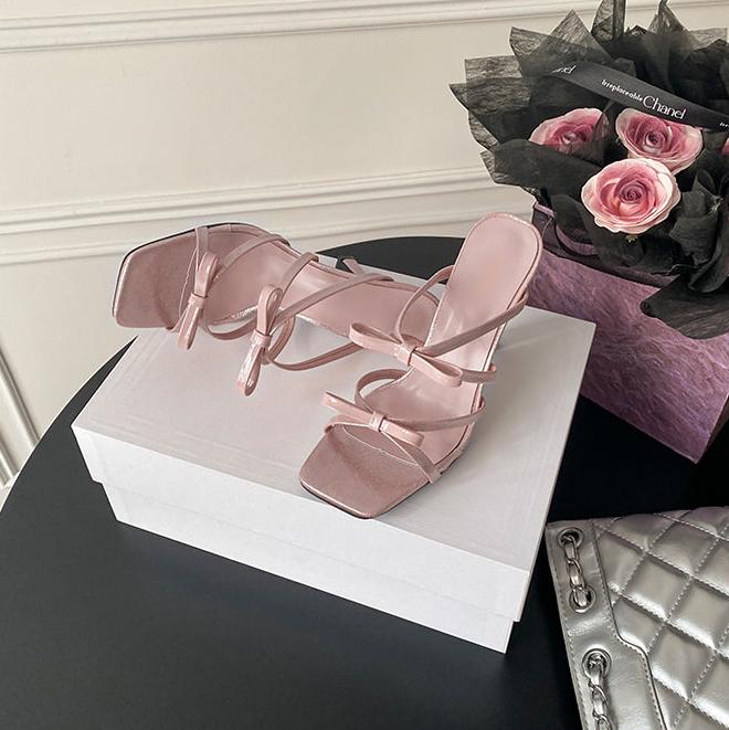 CALORA_ Elegante Strappy Sandalen met Strik en Hoge Hakken