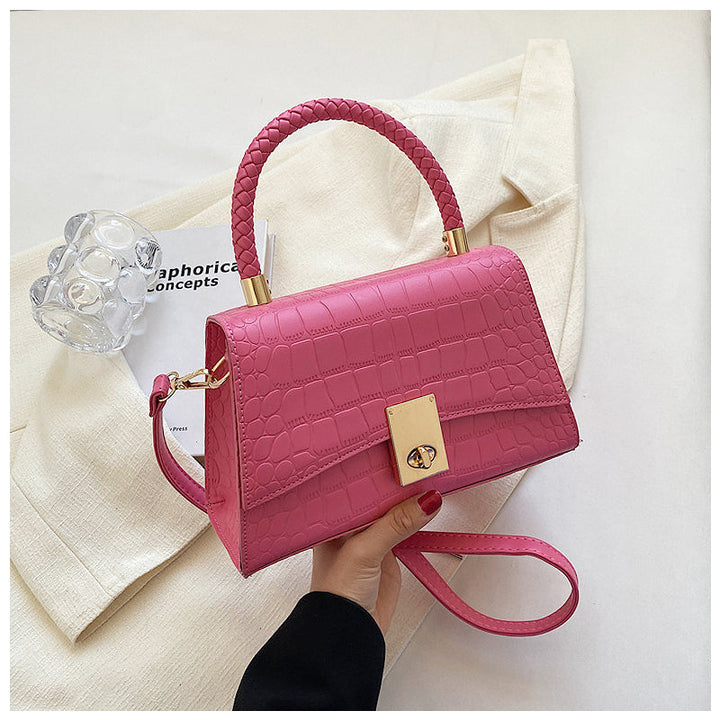 CALORA_ Elegante Vegan Leren Handtas met Goudkleurige Details en Compact Design
