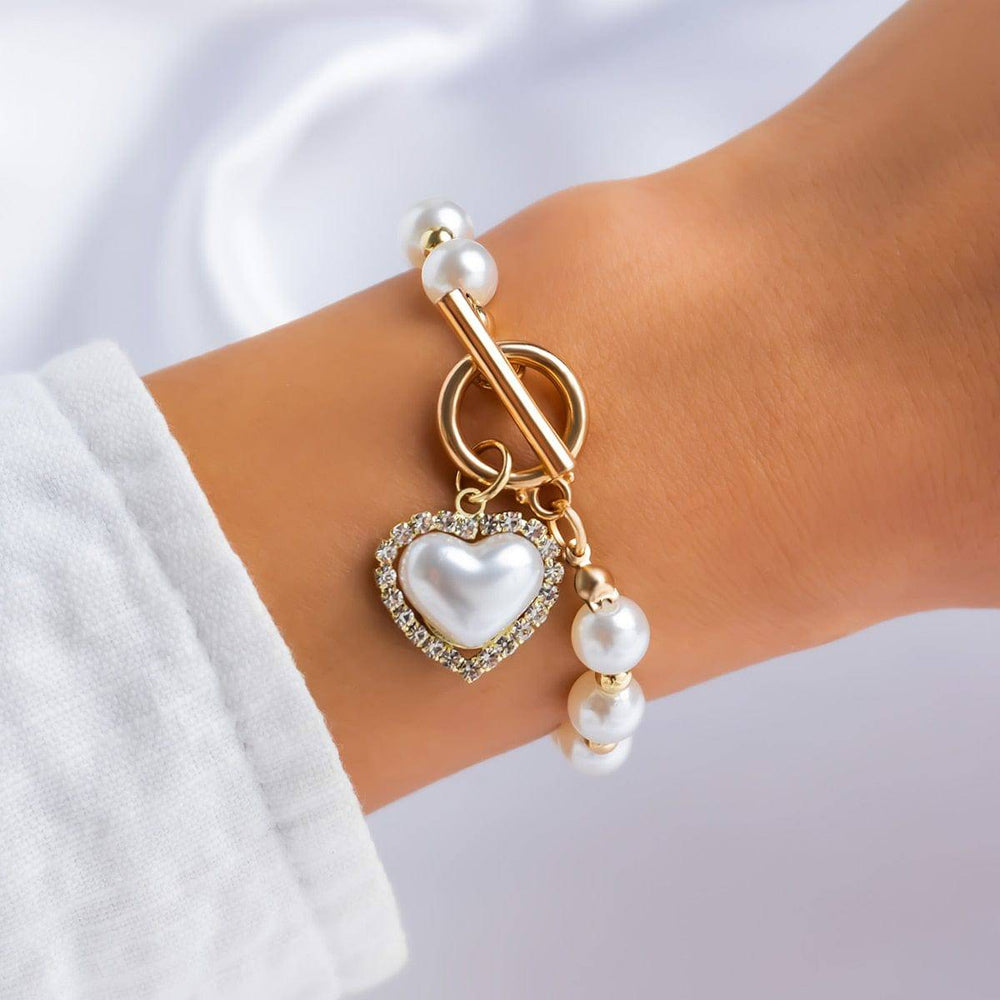 CALORA_ Elegante Zoetwaterparel Armband met Gouden Accenten