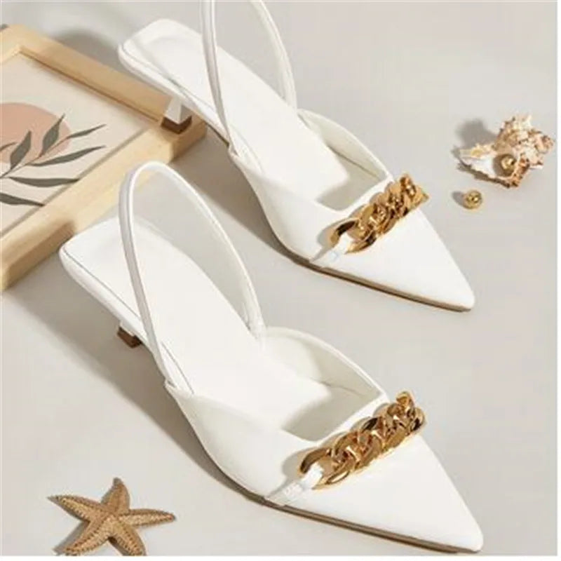 CALORA_ Ellie | Elegante Dames Hakken met Luxe Ketting Detail