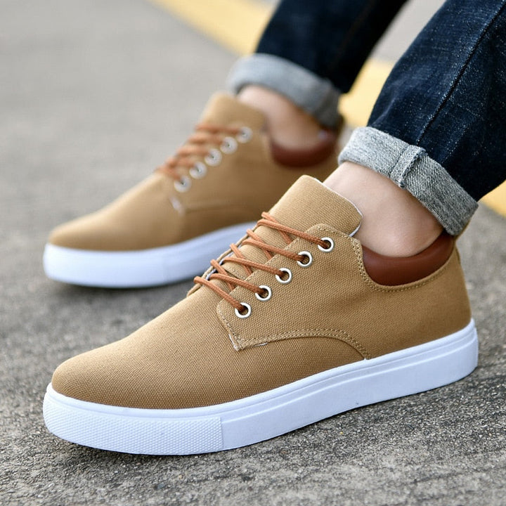 CALORA_ Farnham | Stoere herensneakers met witte zool
