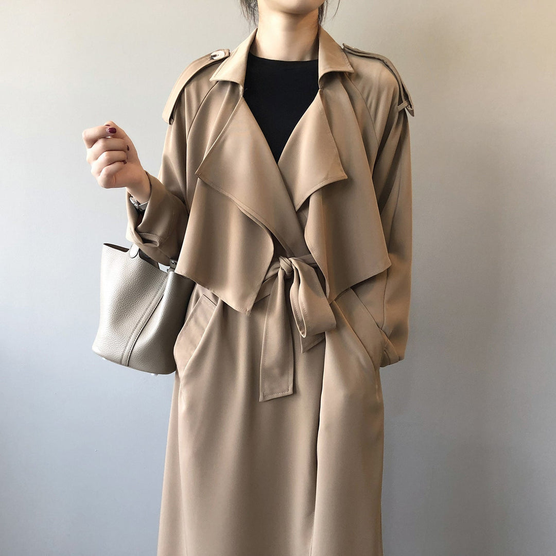 CALORA_ Lange Trenchcoat Voor Dames Met Reverskraag en Strak Design