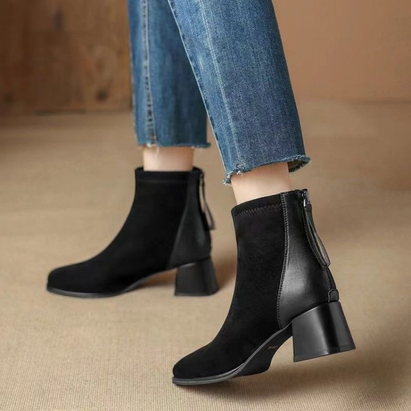 CALORA_ Franse Suède Boots voor Dames met Chunky Hak en Comfortabel Design