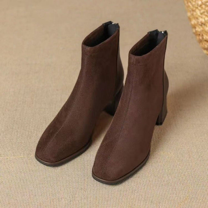 CALORA_ Franse Suède Boots voor Dames met Chunky Hak en Comfortabel Design